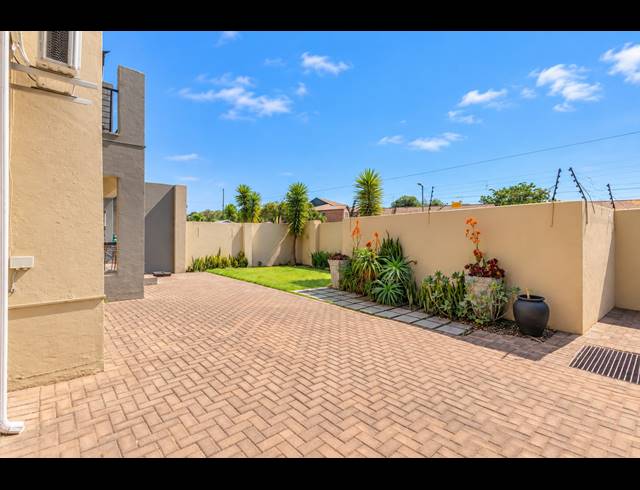 2 BEDROOM APARTMENT FOR SALE IN NORTHGATE